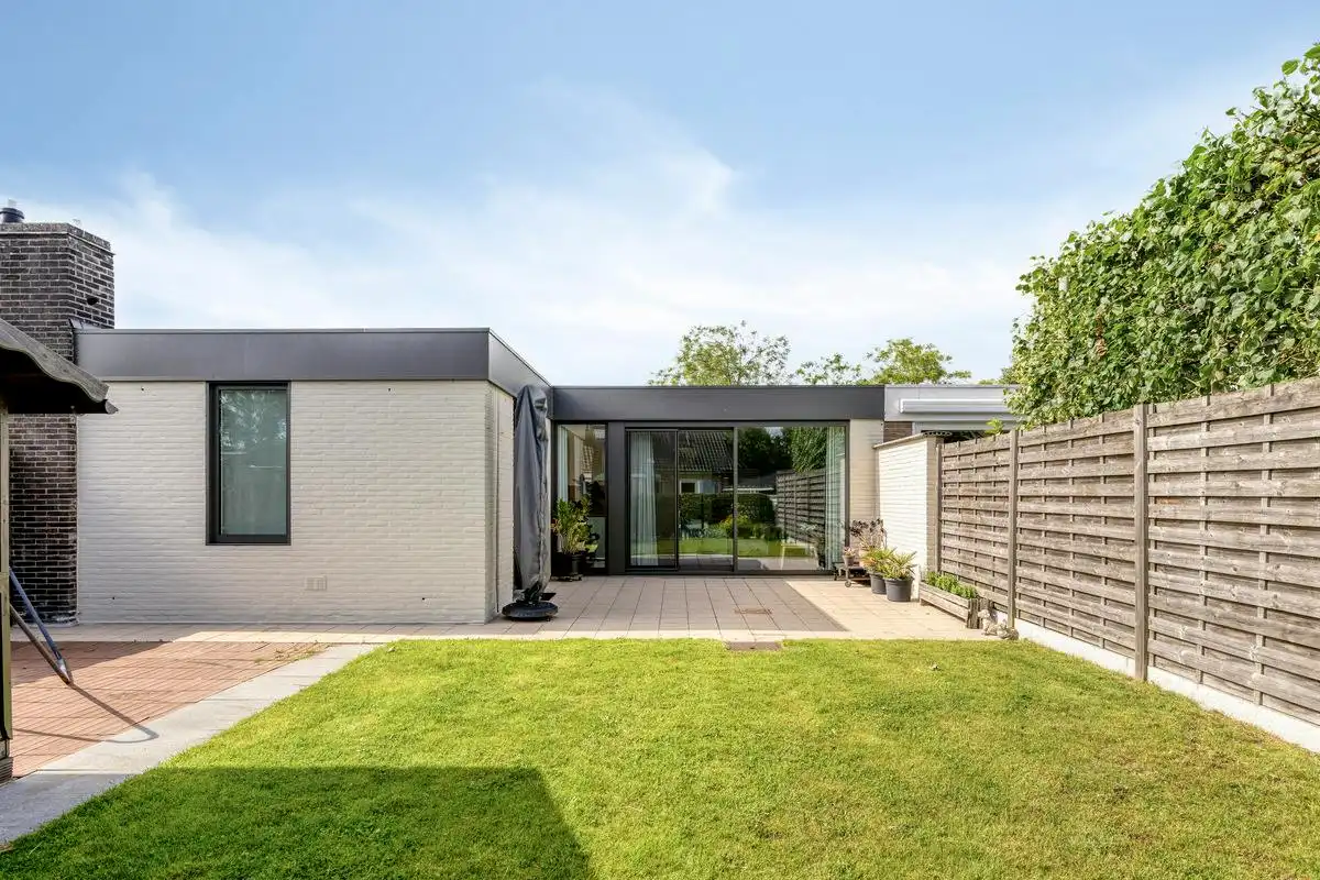 Bungalow met tuin en garage  te koop in Zwevegem! foto 11