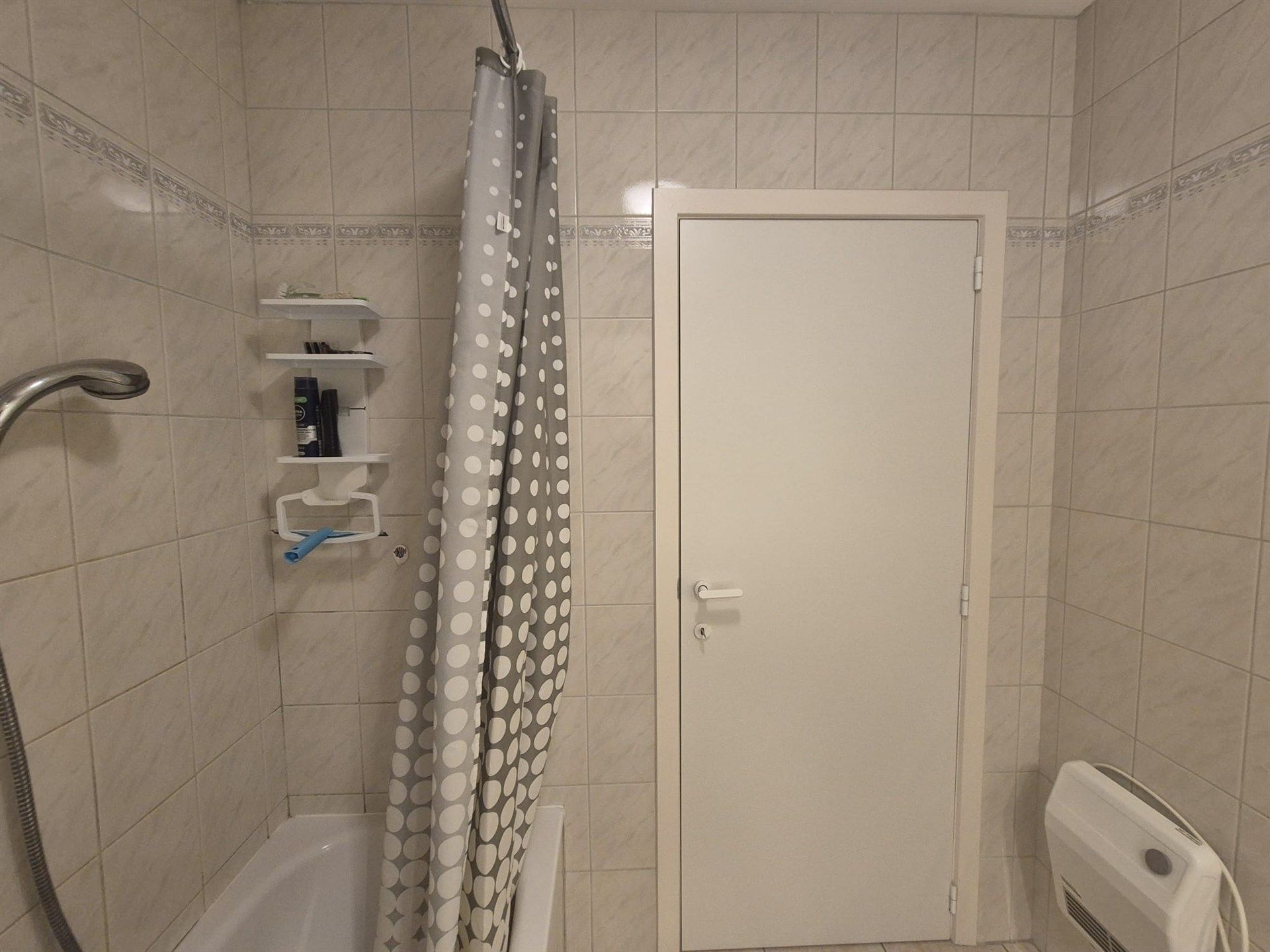 Ruim appartement met garage gelegen op het eerste verdiep vlakbij de Warande. foto 20