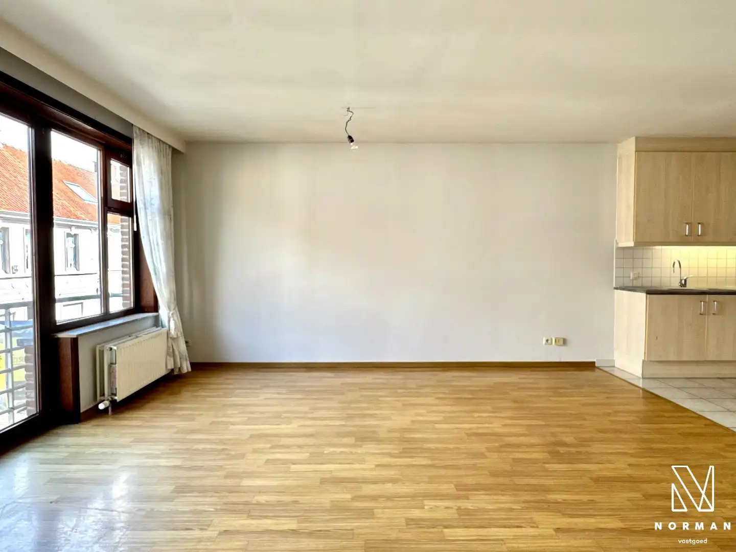 Lichtrijk en energiezuinig appartement met 2 slaapkamers, terras en garage te koop in centrum Kuurne! foto 7