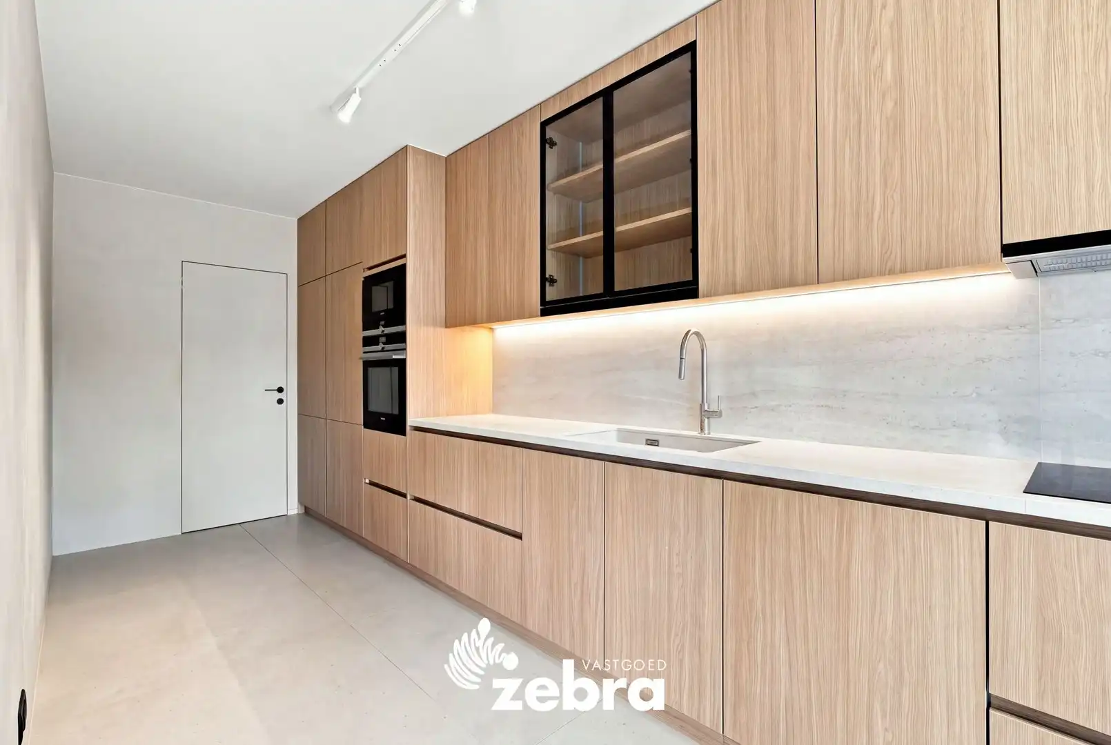 Hoogwaardig gerenoveerd appartement in rustige Residentie! foto {{pictureIndex}}