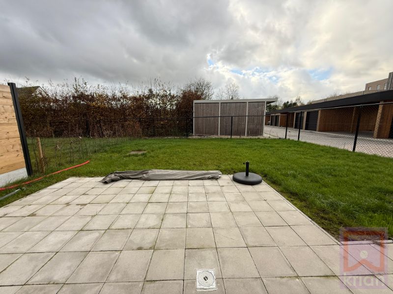 BEMEUBELDE woning met 3 slaapkamers, tuin en carport. foto 6