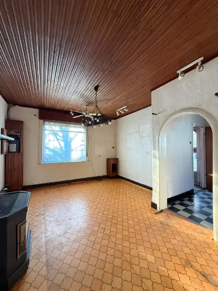 Te renoveren woning met oprit en garage in rustig straatje foto 5