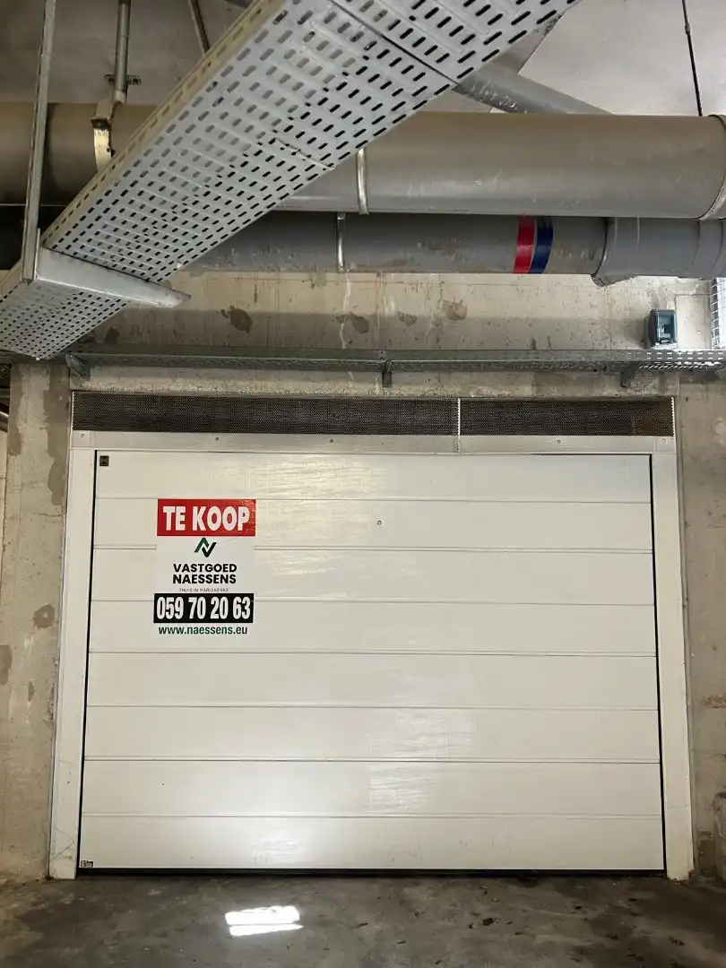 GARAGEBOX VLAKBIJ ZEEDIJK  foto {{pictureIndex}}