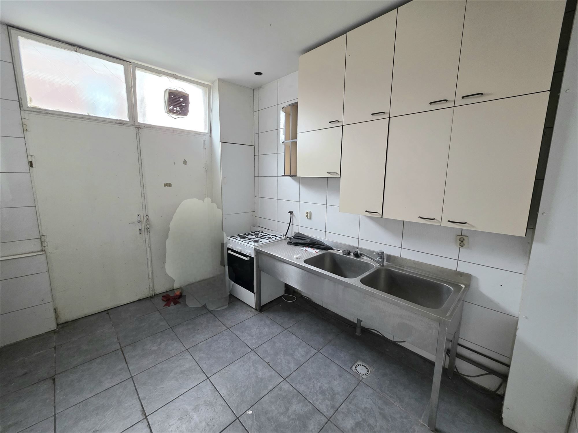 Commercieel pand vlakbij Zeshoek en Station foto 8