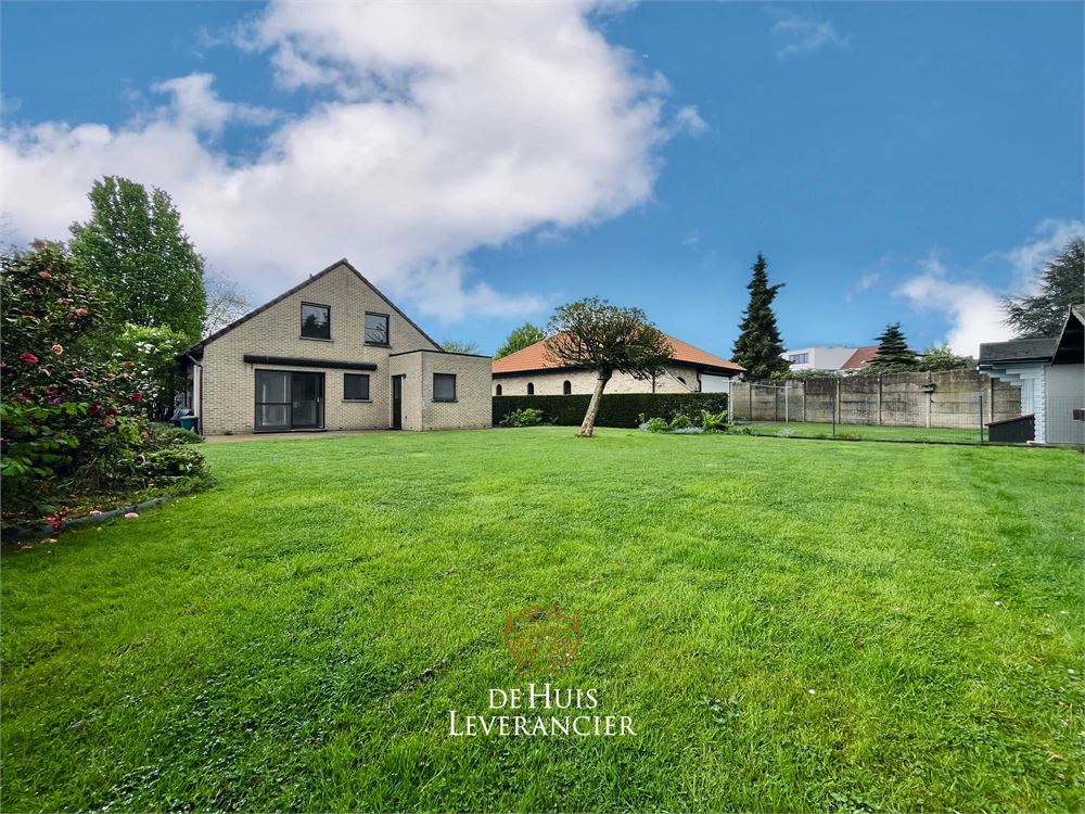 Instapklare, gerenoveerde villa in het hart van Kontich waar rust en comfort gegarandeerd worden foto {{pictureIndex}}