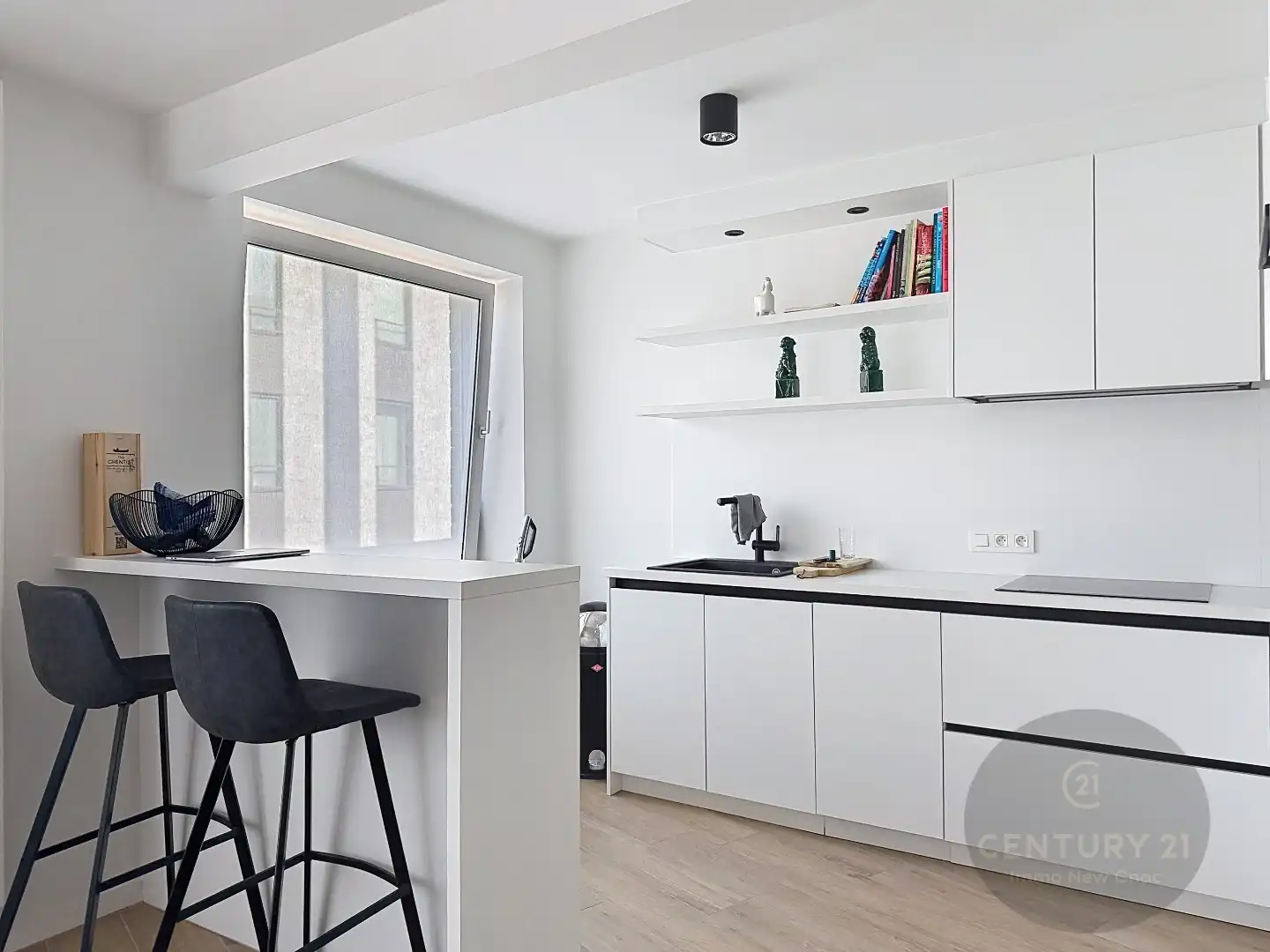 Ruim modern appartement met lift in Oud Knokke, dorp centrum, 2 slaapkamers, fietsberging,  bouwjaar 1985, energielabel C foto 6
