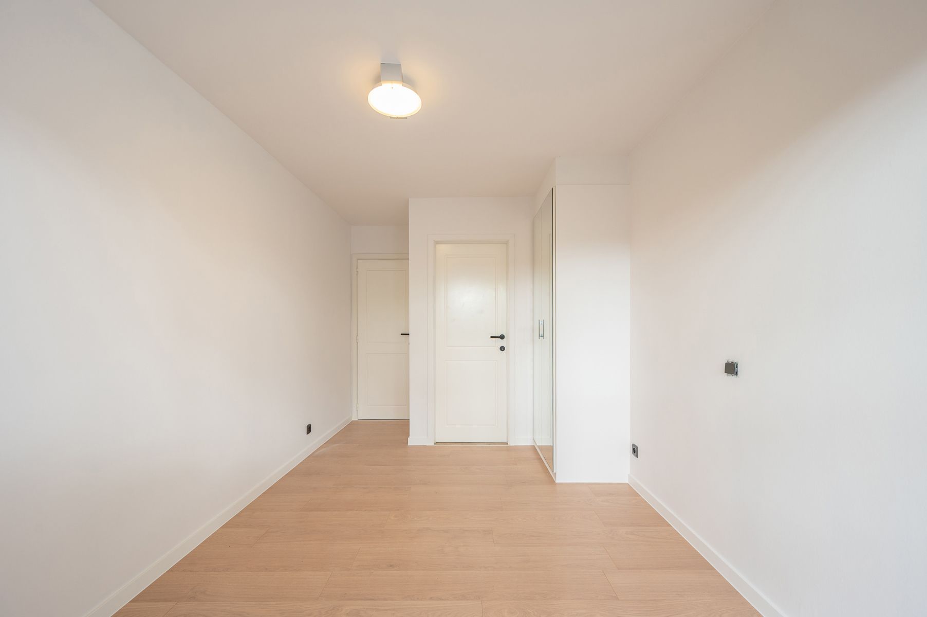 Ongemeubeld, hoekappartement nabij het Albertplein  foto 12