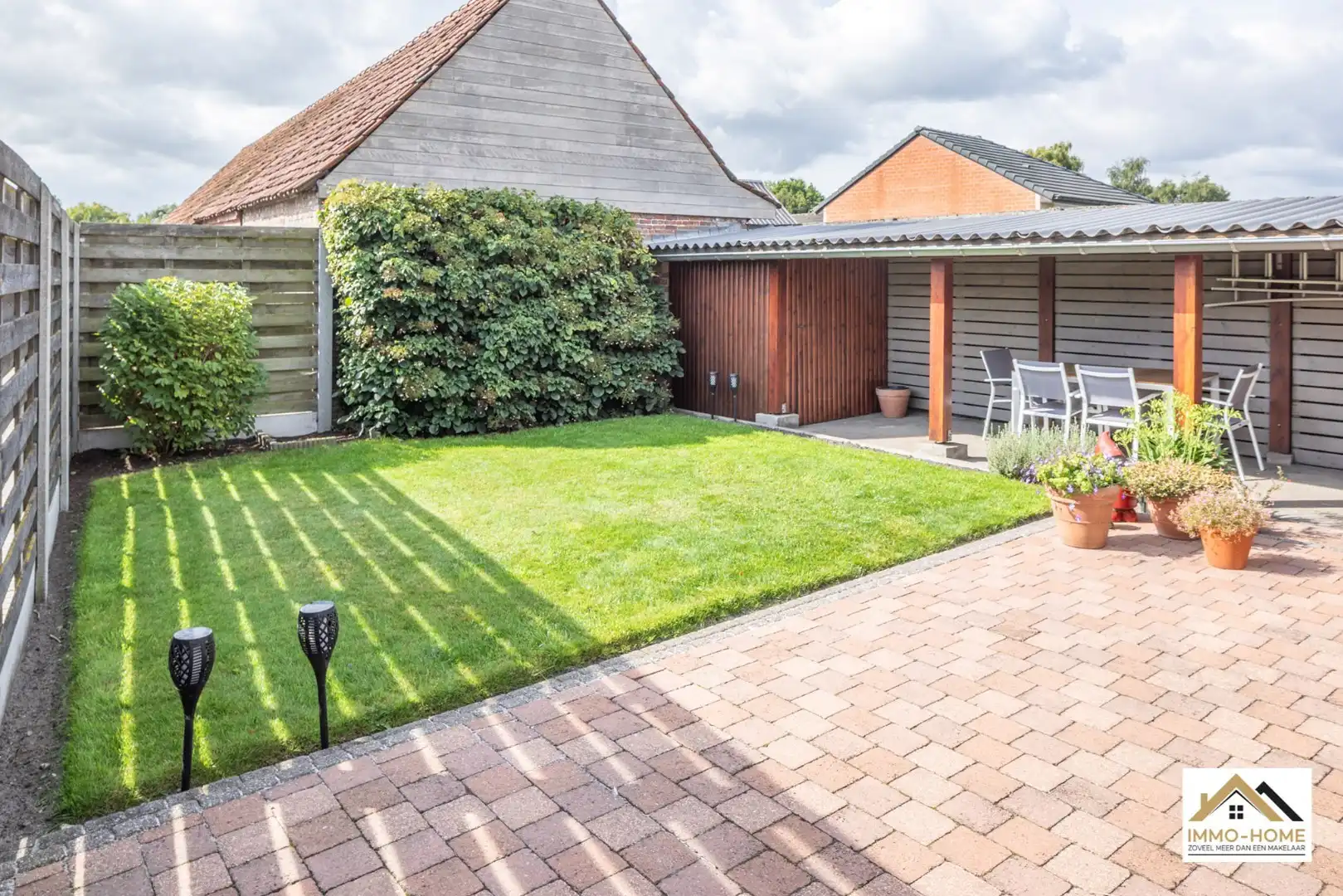 Halfopen bebouwing nabij centrum Wachtebeke foto 2