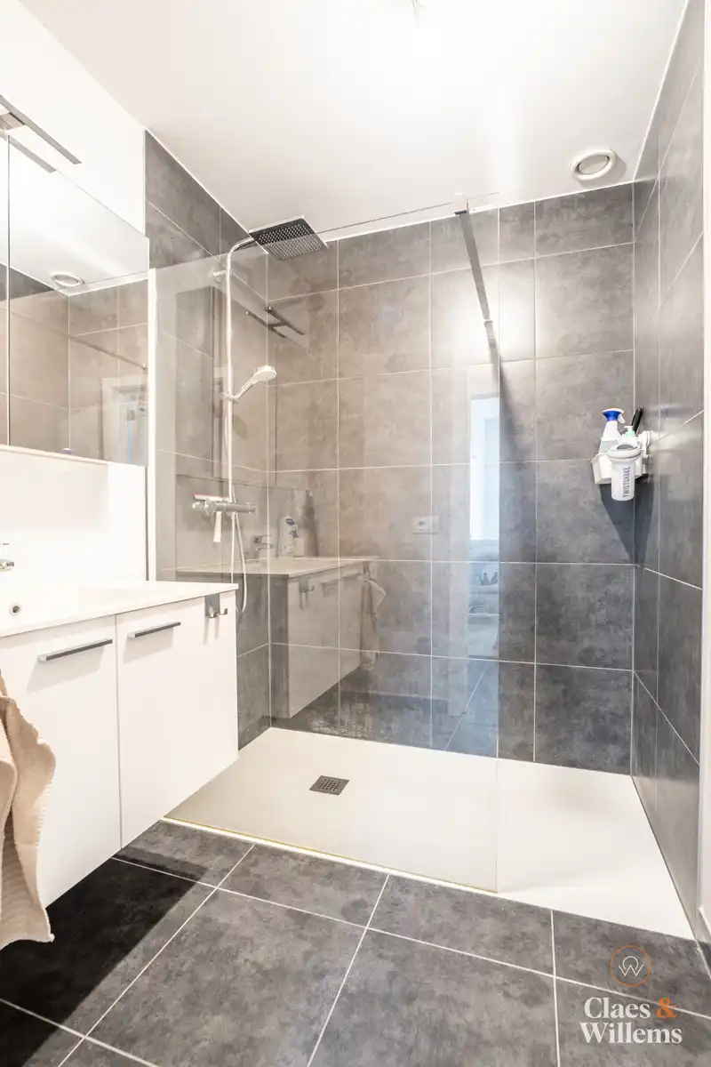 Charmant instapklaar appartement met terras te Halle foto 8