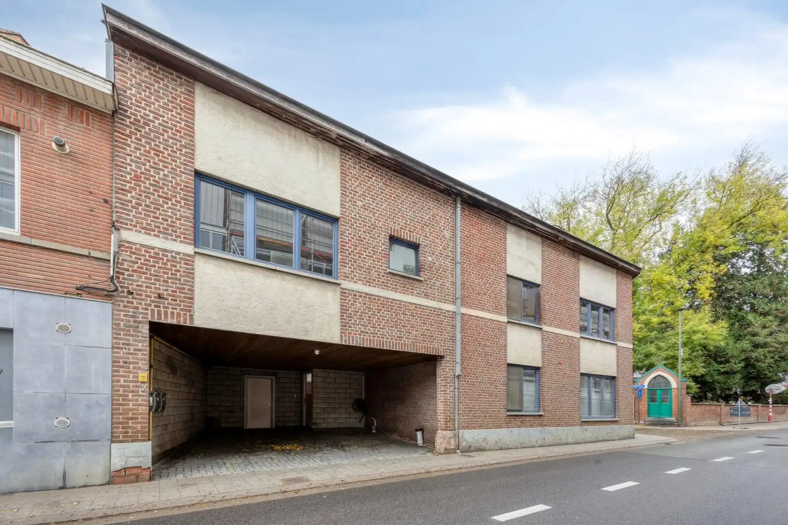 Appartement met 3 slaapkamers, autostaanplaats en terras in het centrum van Lubbeek – EPC 220 kWh/m² - bewoonbare opp. 182 m² foto 2