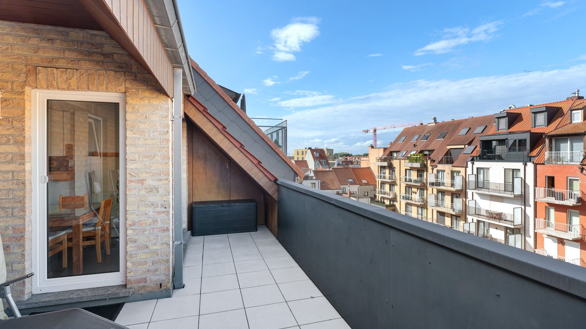 Appartement met unieke terrassen gelegen op wandelafstand van de zee en de winkels. foto 16