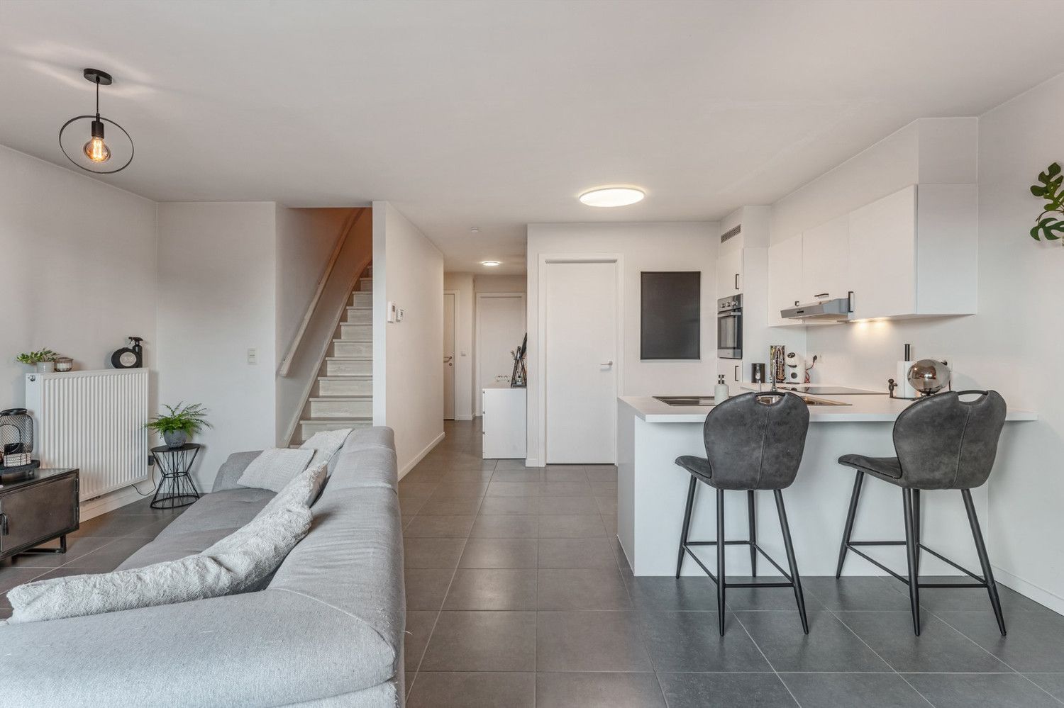 Modern en licht Duplexappartement met 3 slk berging en autostpl foto 11