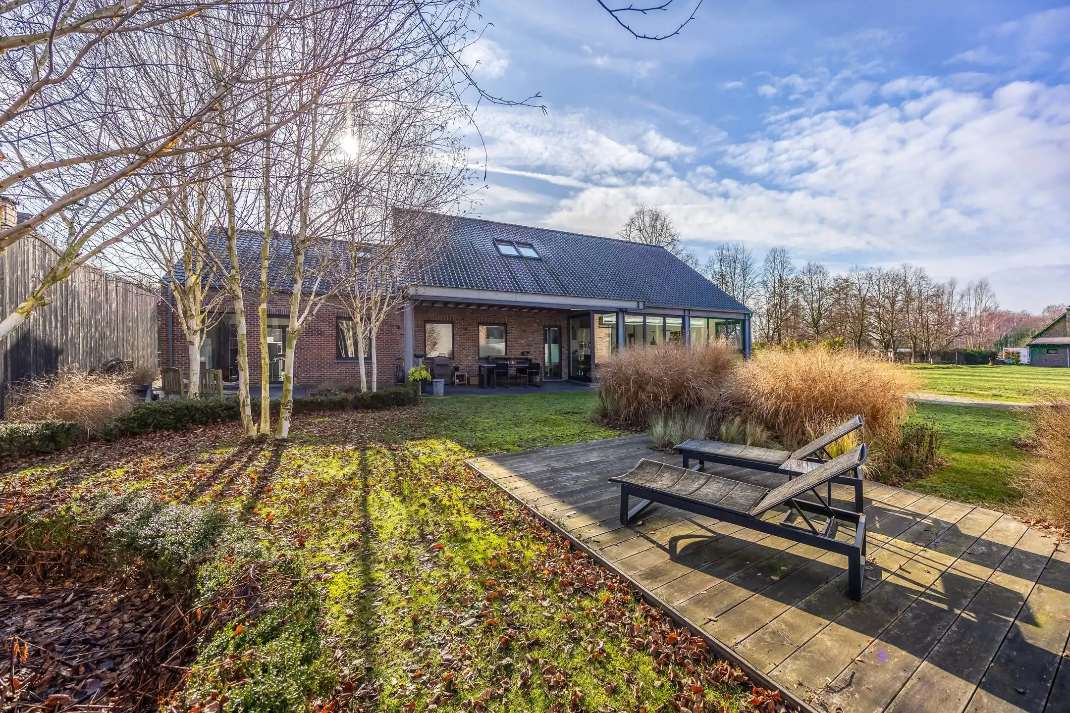 Gerenoveerde hoeve met weiland op een toplocatie in Lier.  foto {{pictureIndex}}