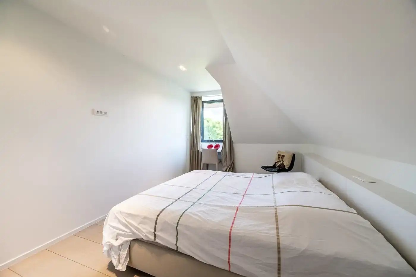 Recent gebouwde villa voorzien van een luxe afwerking, grenzend in alle privacy aan het Zwin nabij de Oosthoek  foto 20