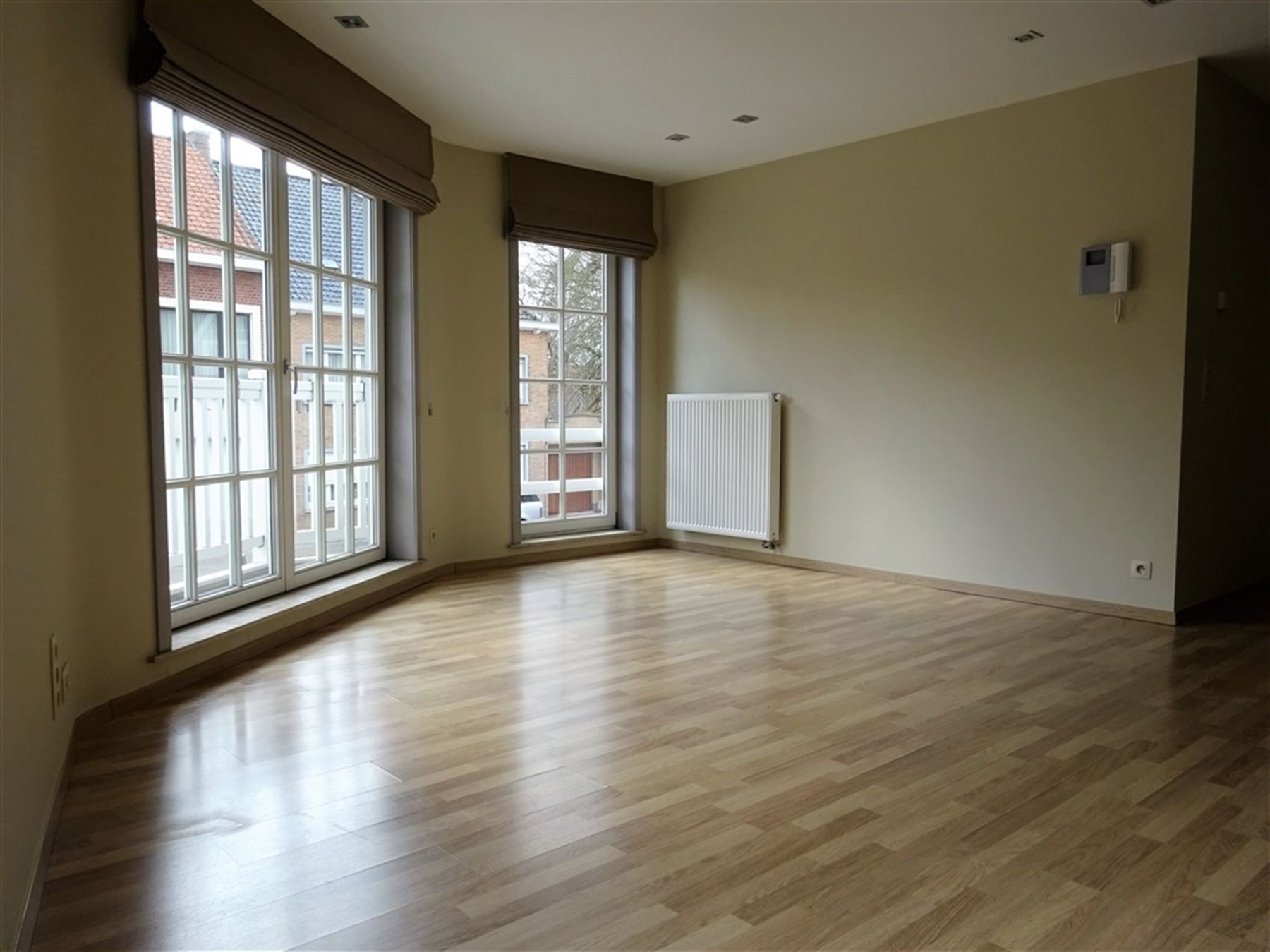 LICHTRIJK APPARTEMENT MET 2 SLAAPKAMERS EN GARAGE foto 3