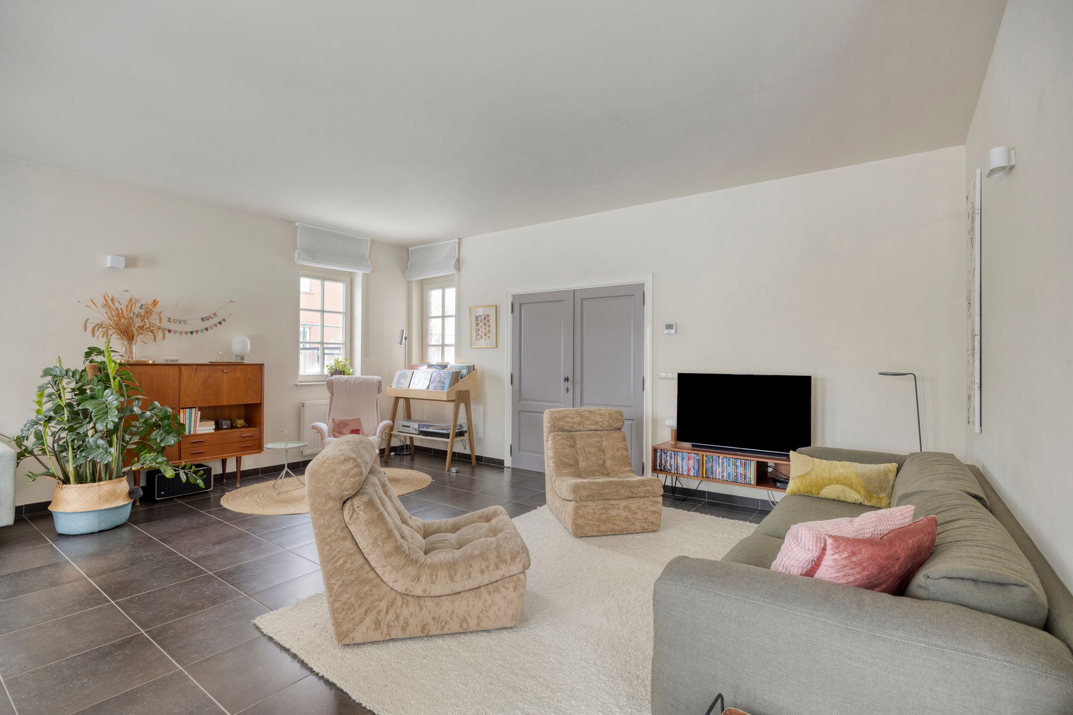 Zeer ruime Kwadraat-woning met 5 slaapkamers en 2 badkamers foto 3