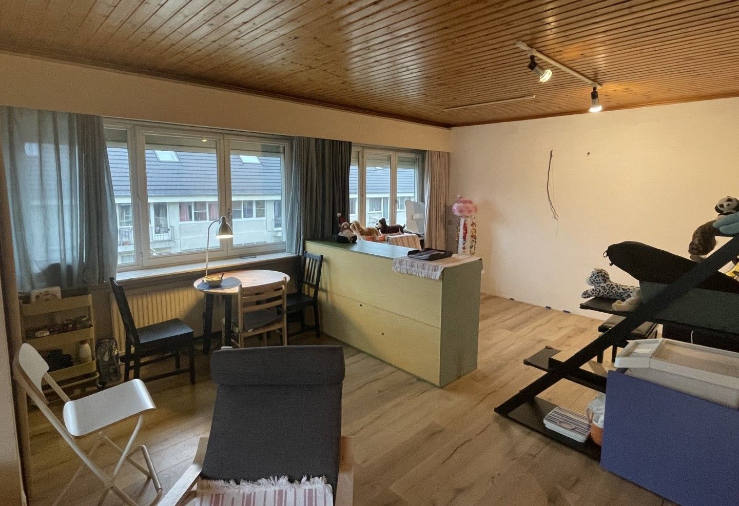 Zeer ruim appartement MET garagebox en kelder foto 3