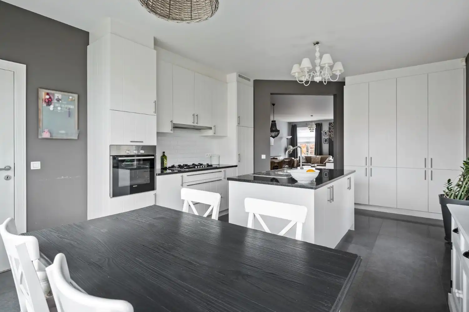 TOPLOCATIE! H.O.B. MET 4 SLK, GARAGE EN TUIN! foto 6