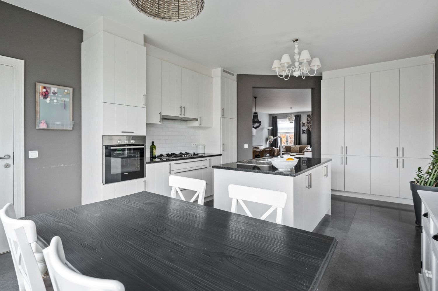 TOPLOCATIE! H.O.B. MET 4 SLK, GARAGE EN TUIN! foto 6