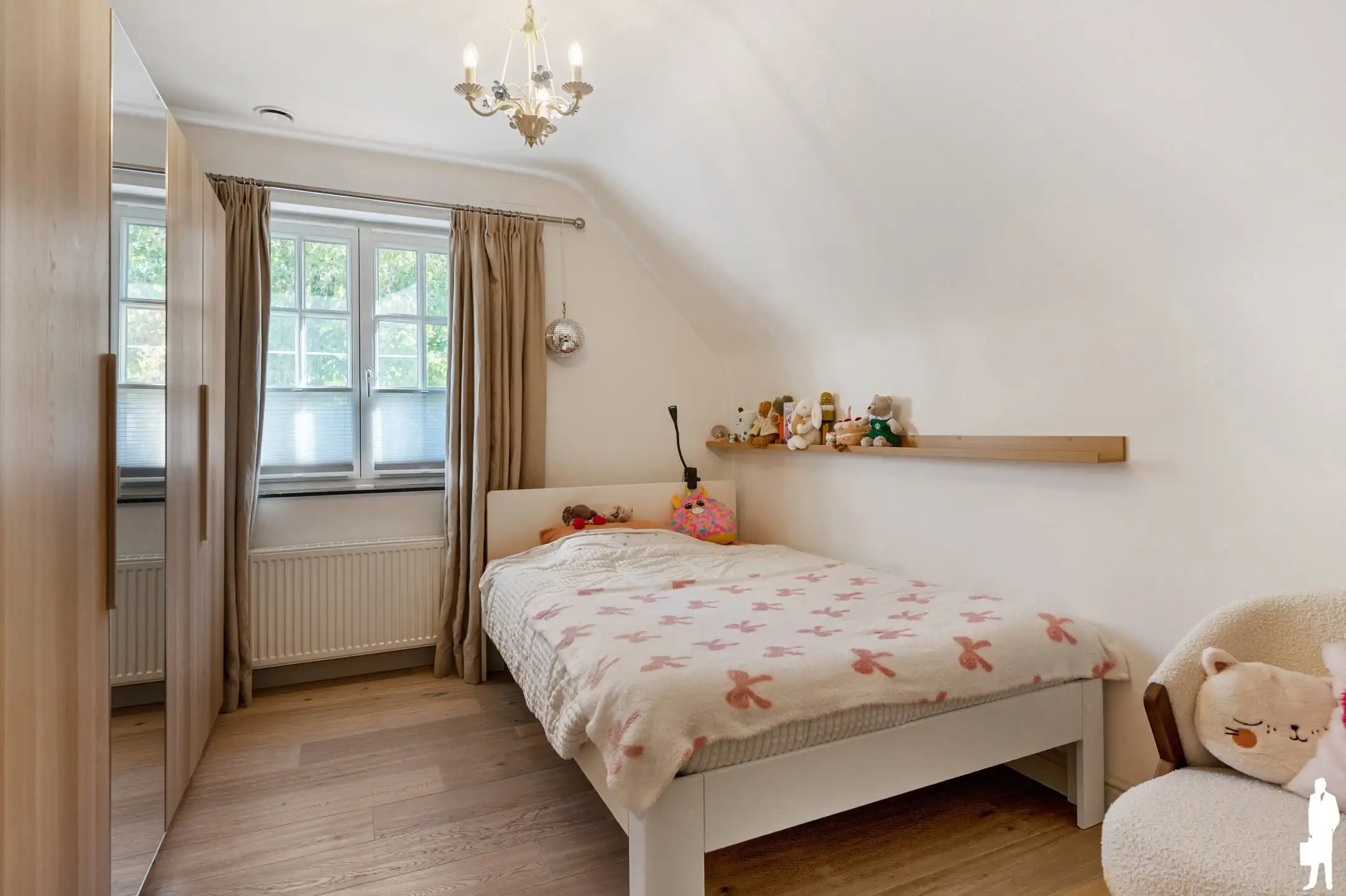 Exclusief karaktervolle villa met 4 slaapkamers, praktijkruimte, zwembad en aangelegde tuin nabij het centrum van Essen foto 16