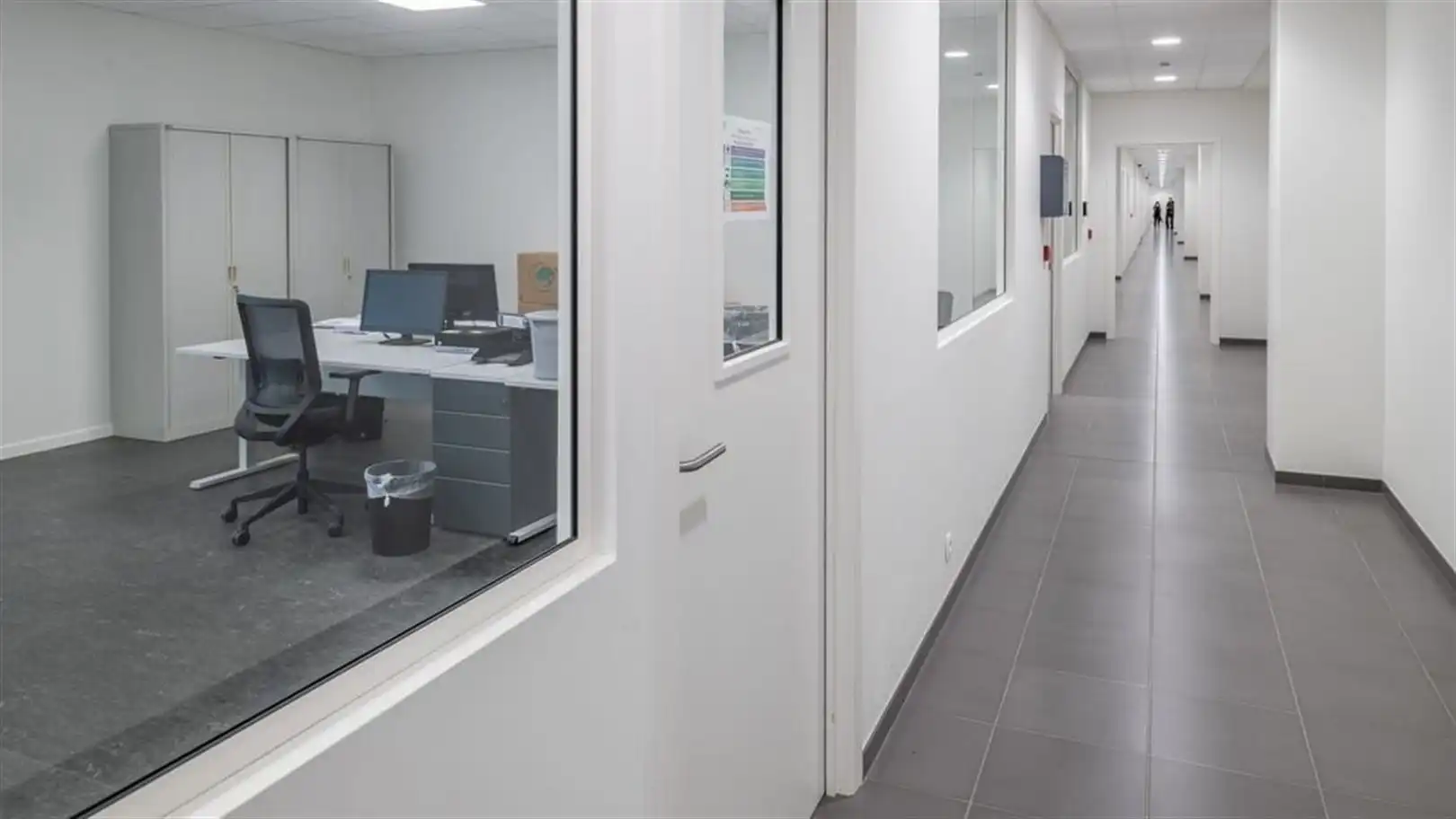 Duurzaam logistiek gebouw nabij de  luchthaven van Charleroi foto 8