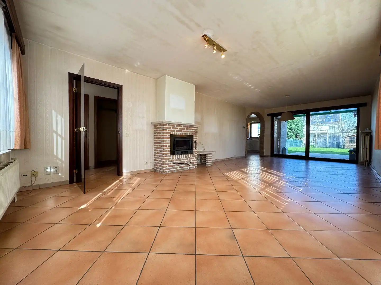 Een ruime 3-gevelwoning met tuin en garage foto 5