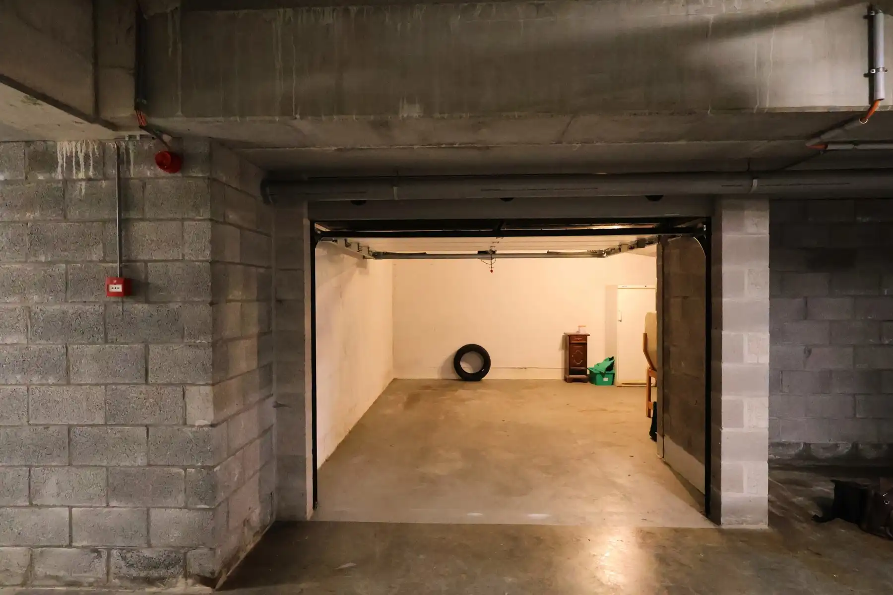 Een garagebox in de kelderverdieping, G27 in het centrum van Hoogstraten foto 2
