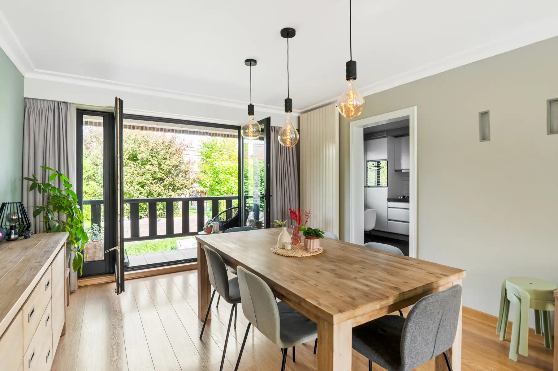 Een bel-etage met een verhaal op elke verdieping foto 13