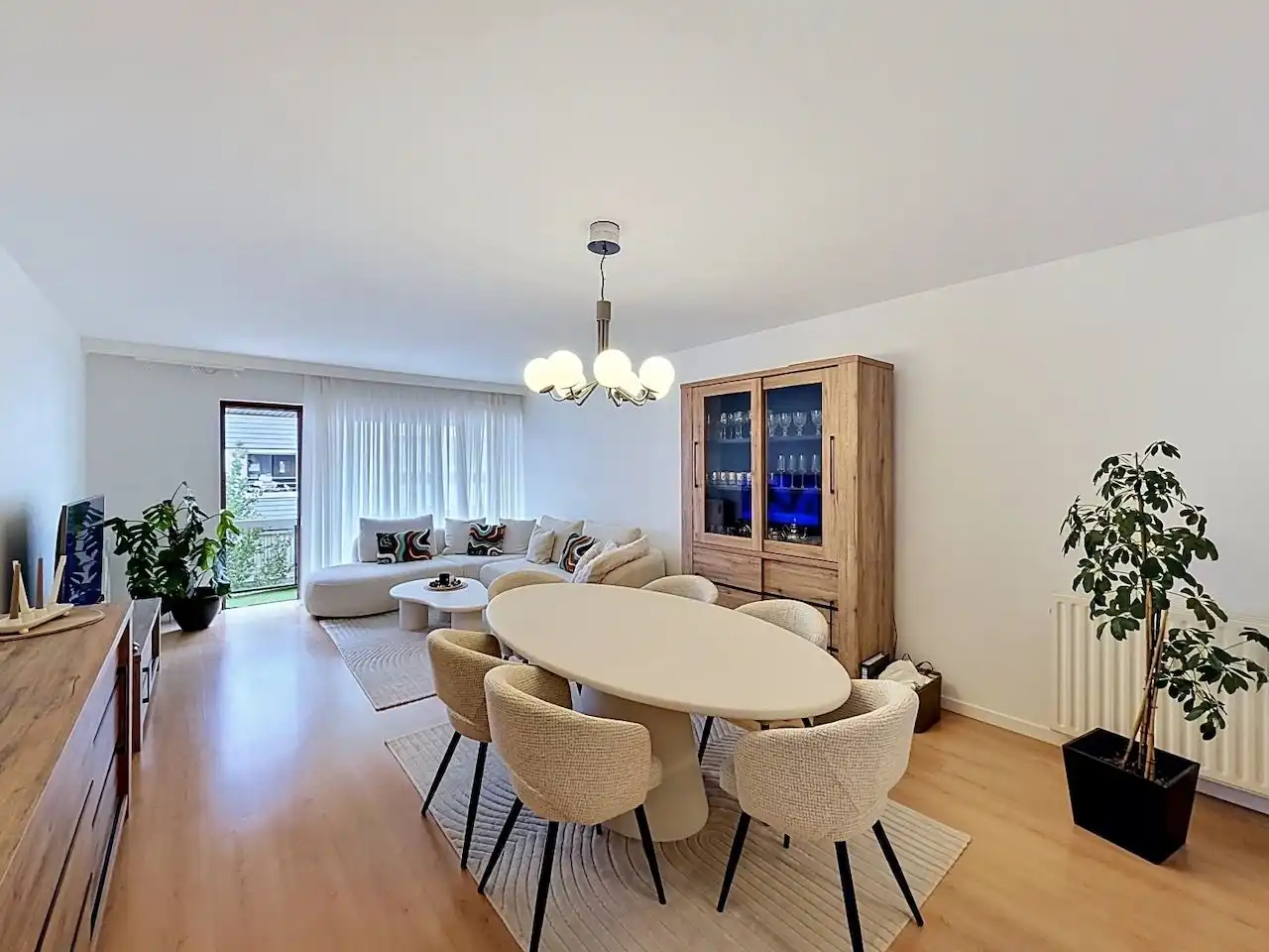 Verzorgd appartement met terras vooraan, gelegen op een boogscheut van de Zeedijk te Knokke foto 3