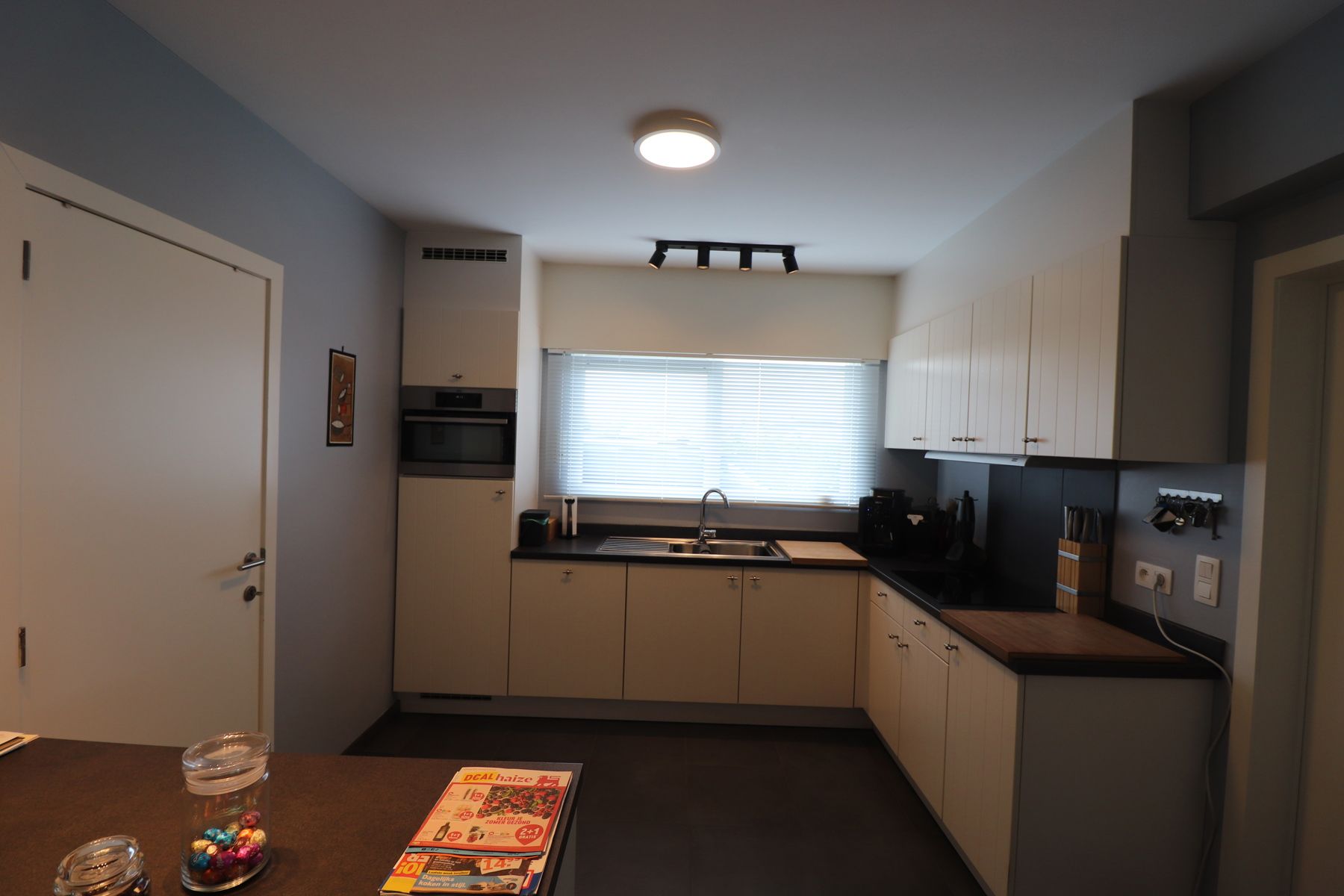 Een woning met 4 slaapkamers, garage, terras en tuin. foto 7