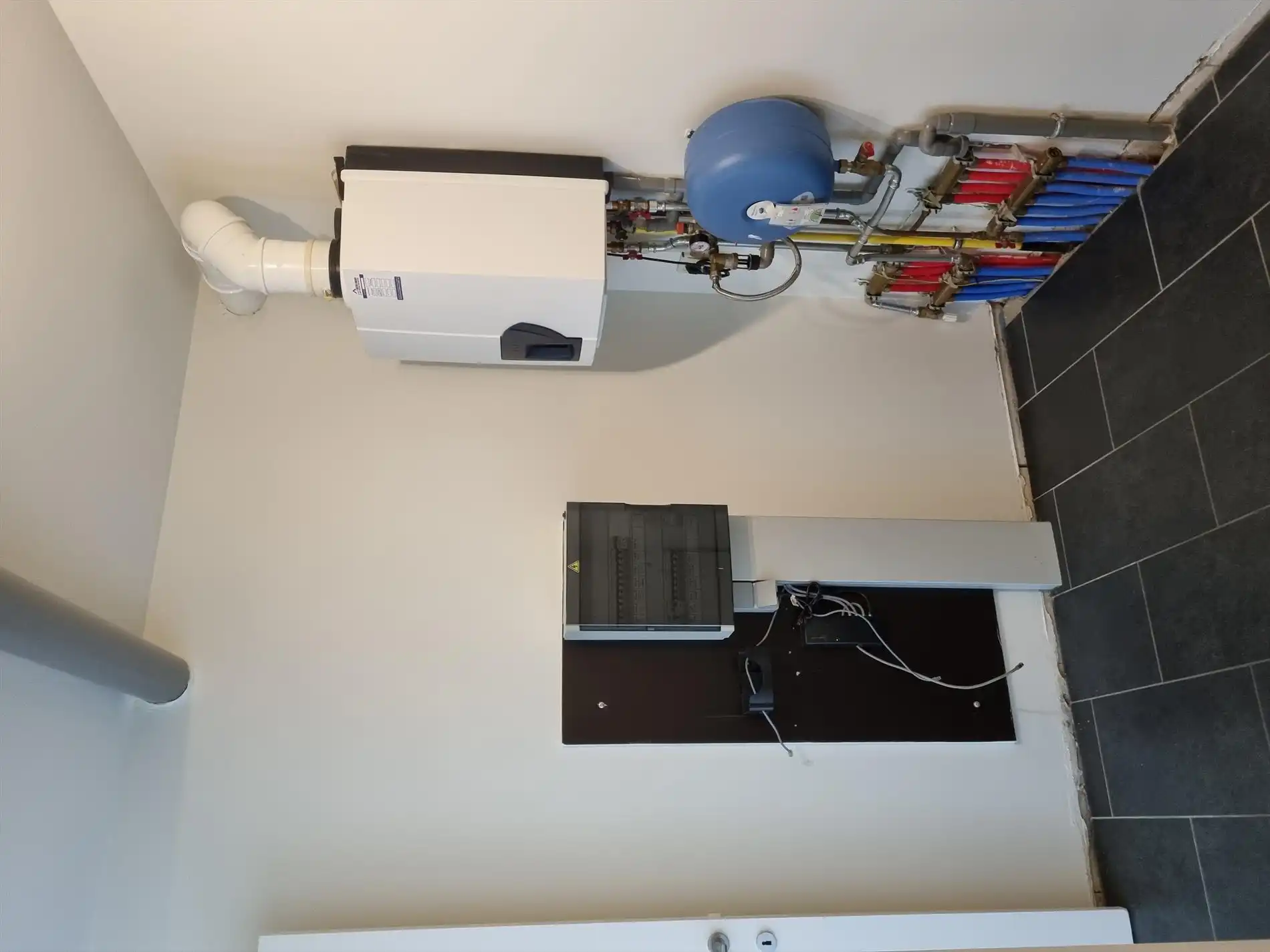 Knap gelijkvloers éénslaapkamerappartement met tuin en garagebox. foto 14