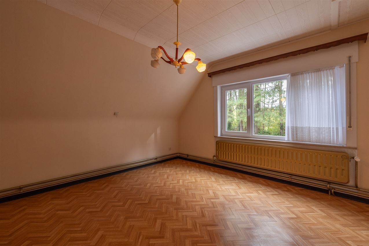 Temidden van agrarisch gebied, grenzend aan bos foto 26