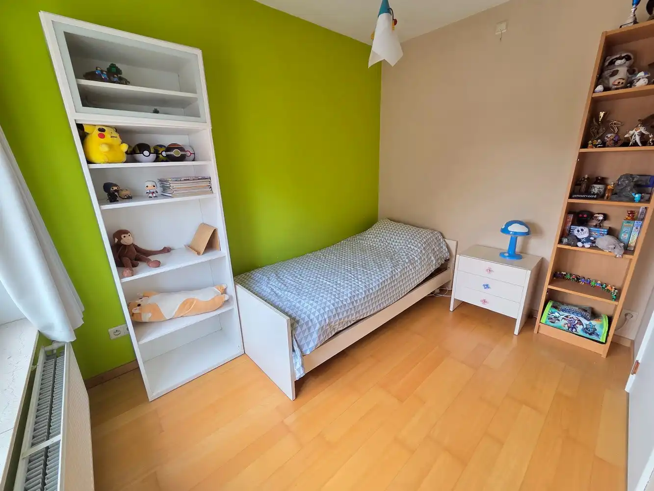 Ruime woning met 3 ruime slaapkamers en bureau, grote zolder en achterliggend weiland foto 12