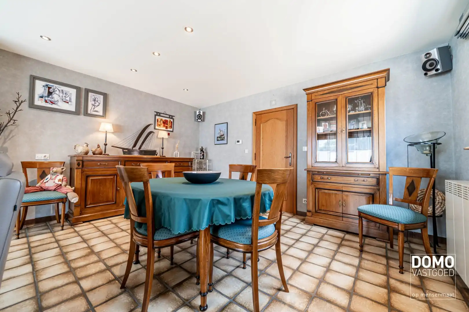 GERENOVEERDE, INSTAPKLARE GEZINSWONING MET 4 SLAAPKAMERS TE TUILT foto 10