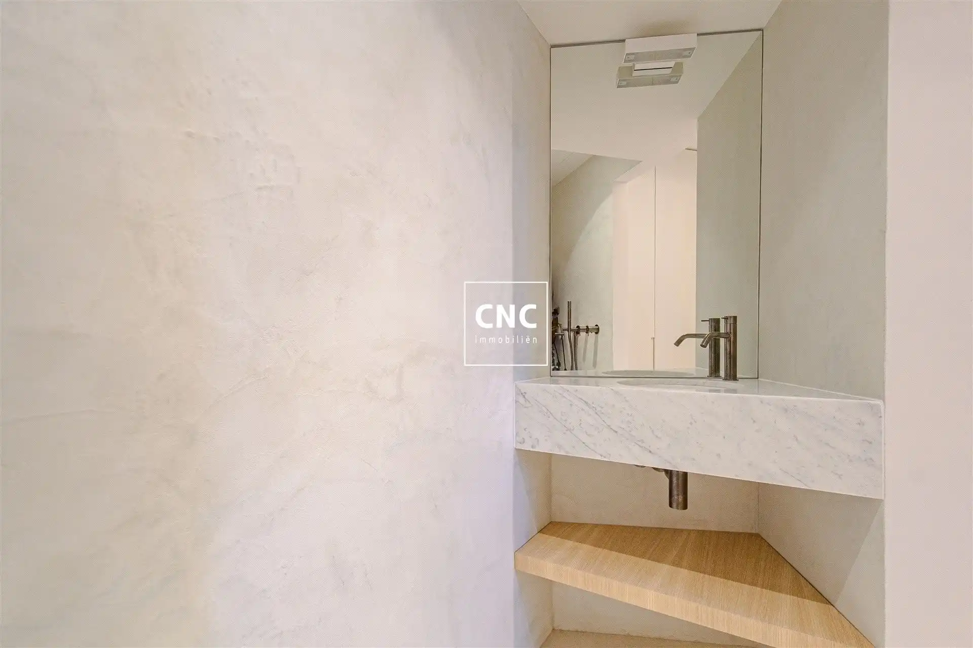 Stijlvol gerenoveerd en zonnig hoekappartement op topligging foto 18