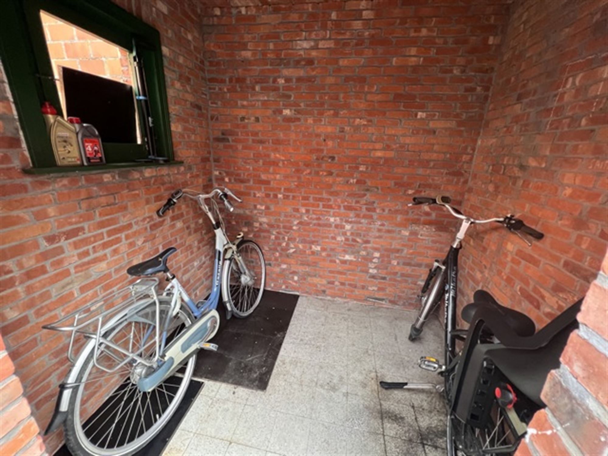 Opbrengsteigendom met 4 appartementen en tuin foto 17