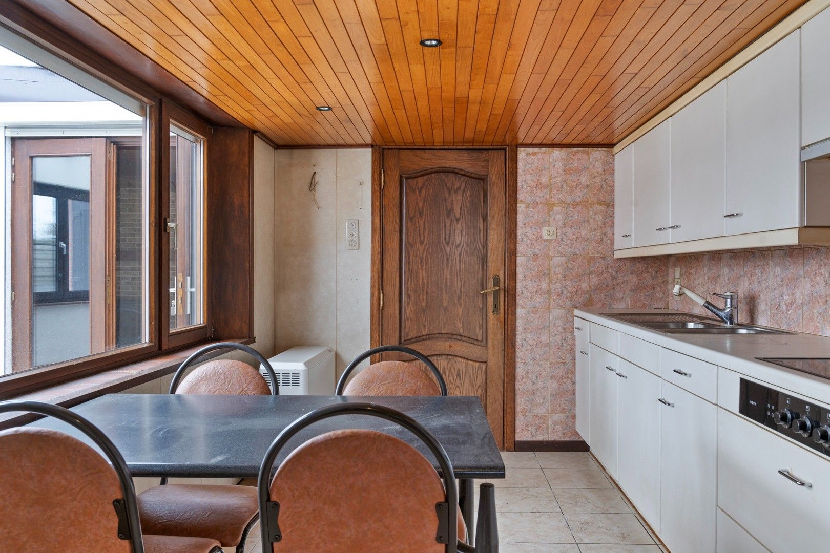 HEEL RUSTIG GELEGEN - TE RENOVEREN - WOONHUIS MET 4 SLPK, TUIN EN TUINBERGING foto 13