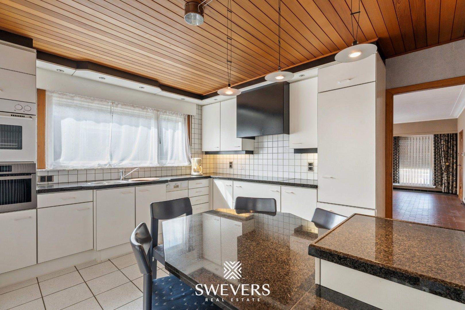 Ruime gezinswoning met 5 SLPK en veel potentieel in groene omgeving foto 10