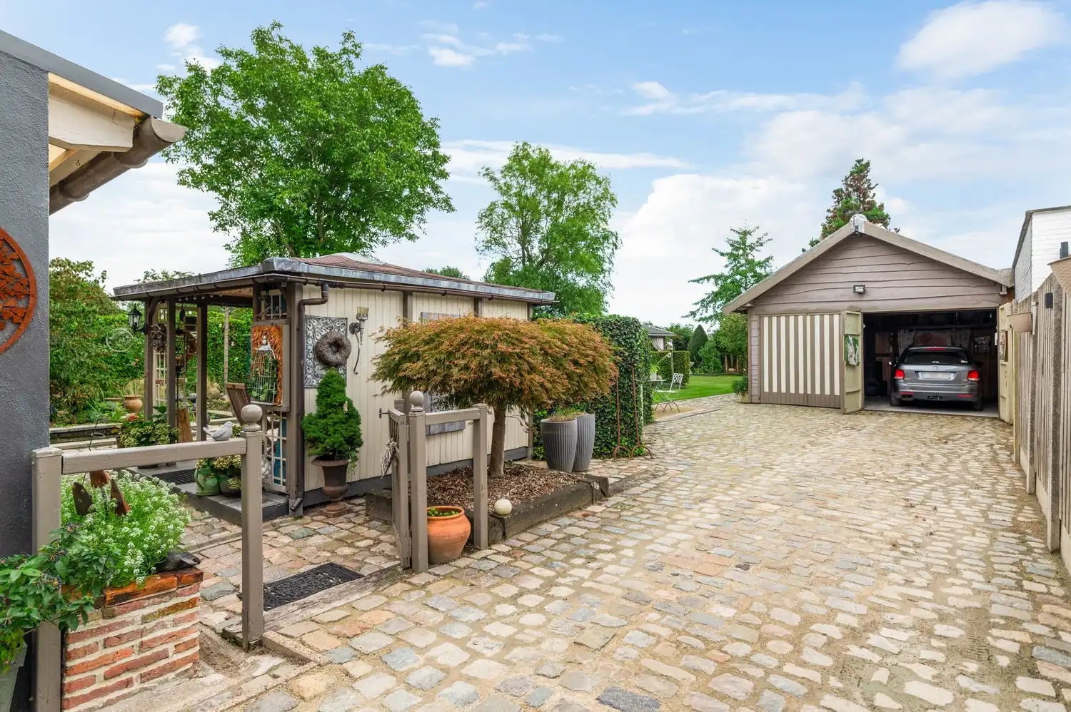 Charmante woning met 4 slaapkamers, grote tuin en dubbele garage foto 32