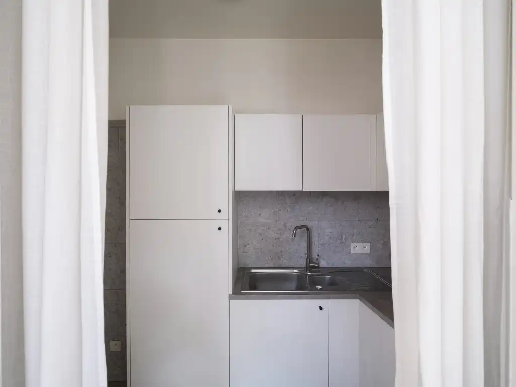Uniek handelshuis met centrale ligging, bestaande uit een polyvalente kantoorruimte en een bovengelegen duplexappartement. foto 13
