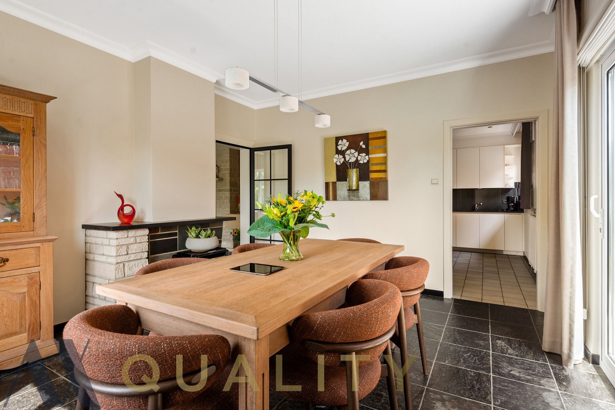 Instapklare villa/bungalow met aansluitend een kantoorruimte/handelsgelijkvloers op ruim perceel van +/- 30 are. Meerdere parkeerplaatsen foto 5