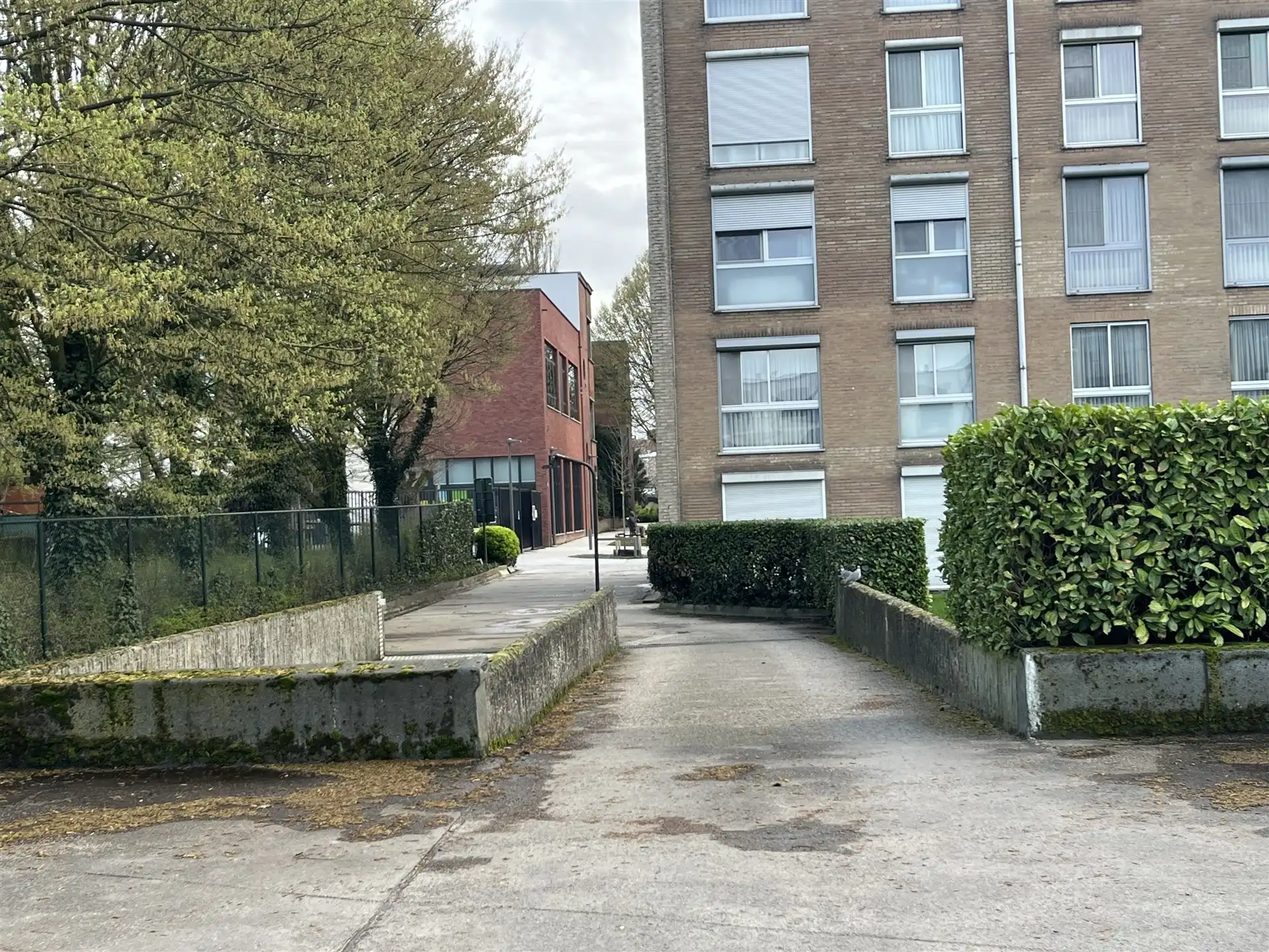 Instapklaar 2 slaapkamer appartement + autostaanplaats foto 13