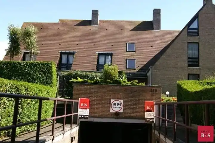 Garagebox op de Kustlaan! foto {{pictureIndex}}