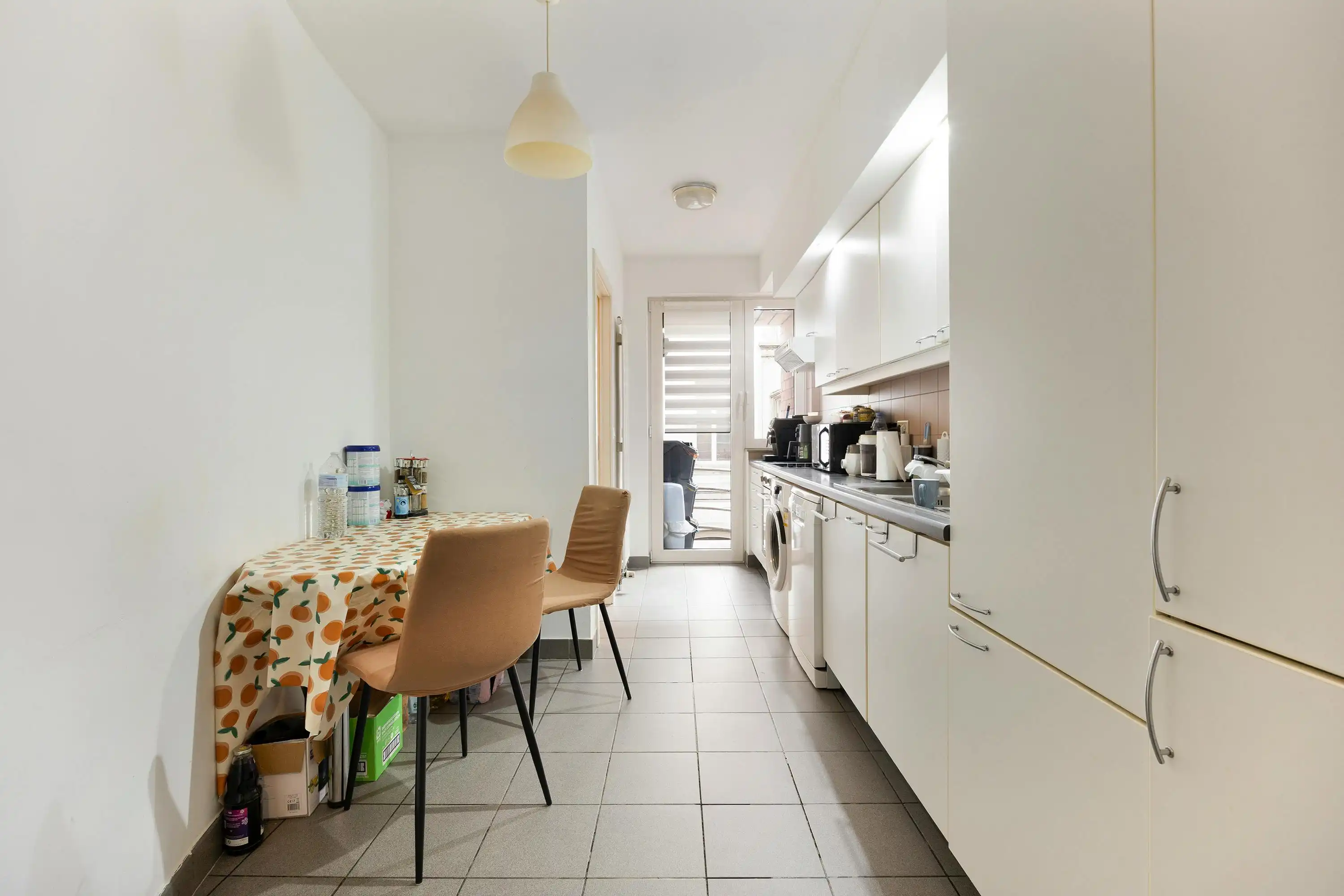 Appartement met twee slaapkamers en balkon gelegen in Elsene. foto 12