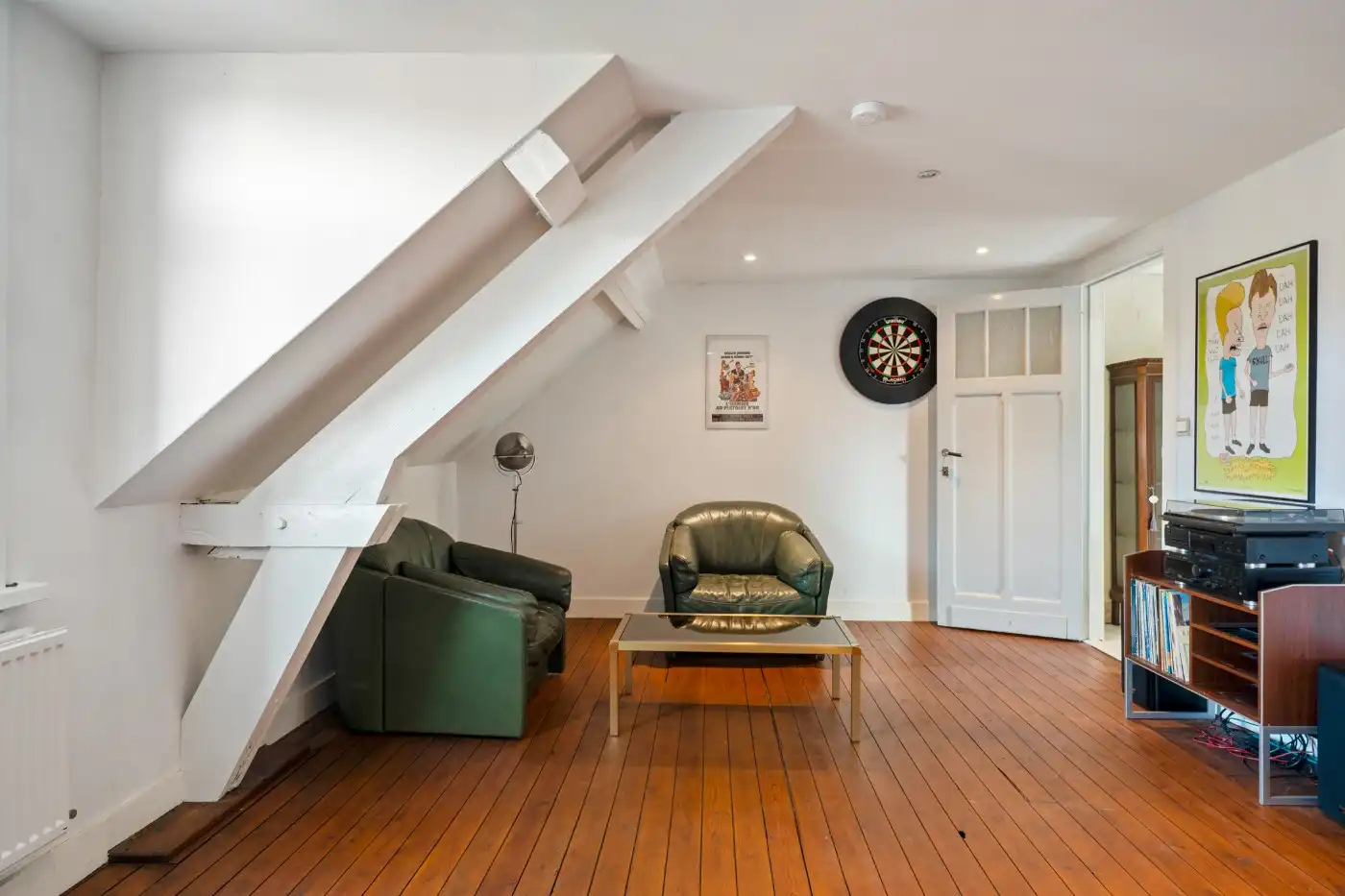 Prachtig gerenoveerde, authentieke woning met 4 slpk. en tuin foto 24