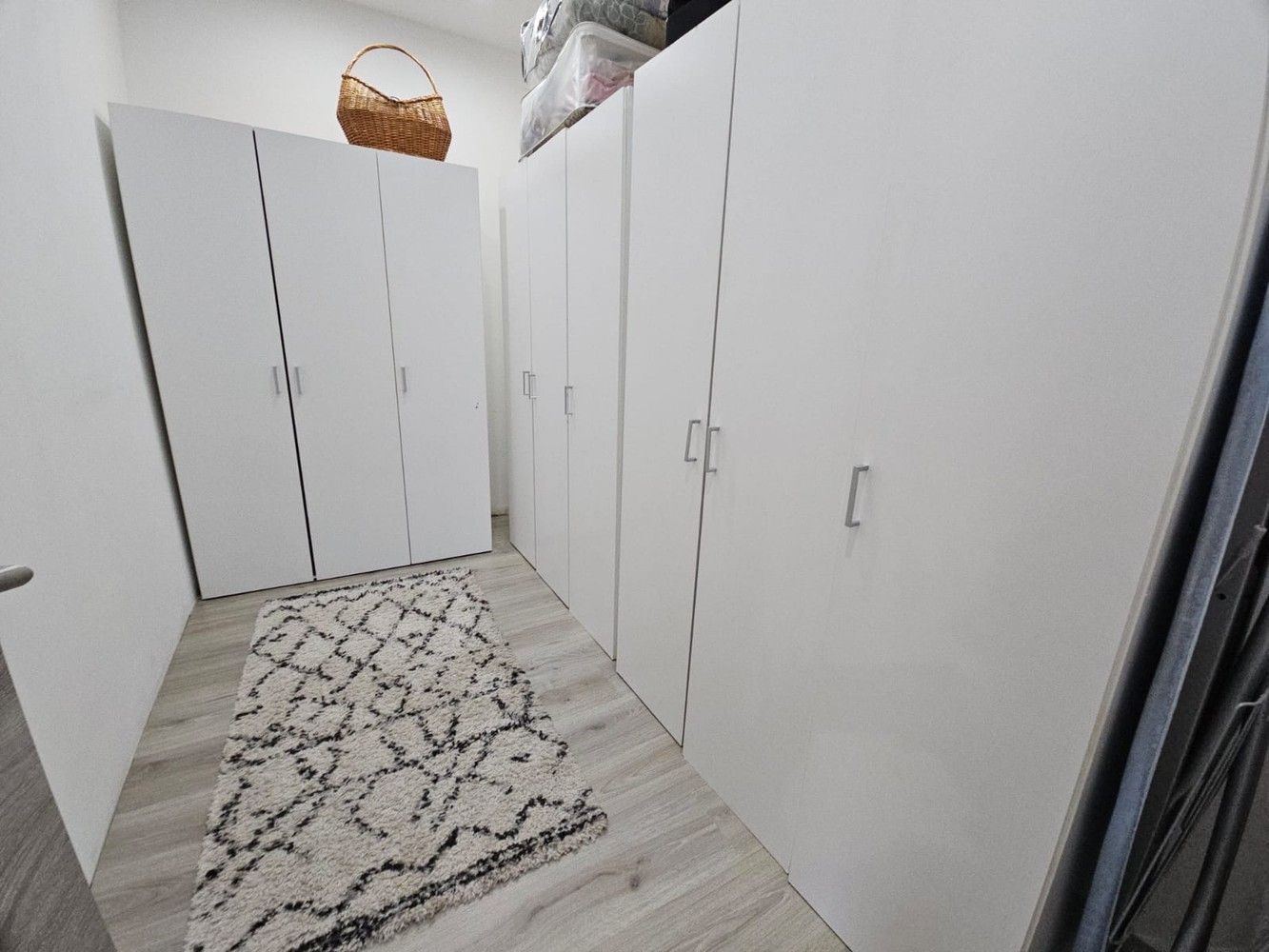 Ruime woning met tuin, 4 slaapkamers en 2 garages foto 14