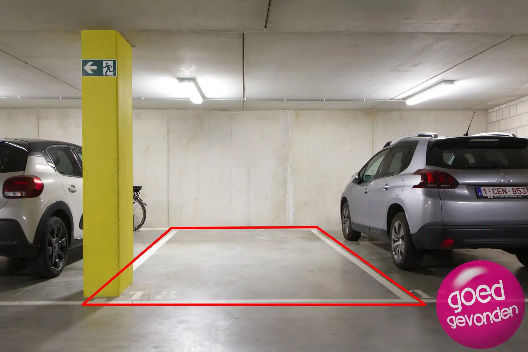 ONDERGRONDSE PARKEERPLAATS - CENTRUM - VEILIG - AUTOLIFT foto 3