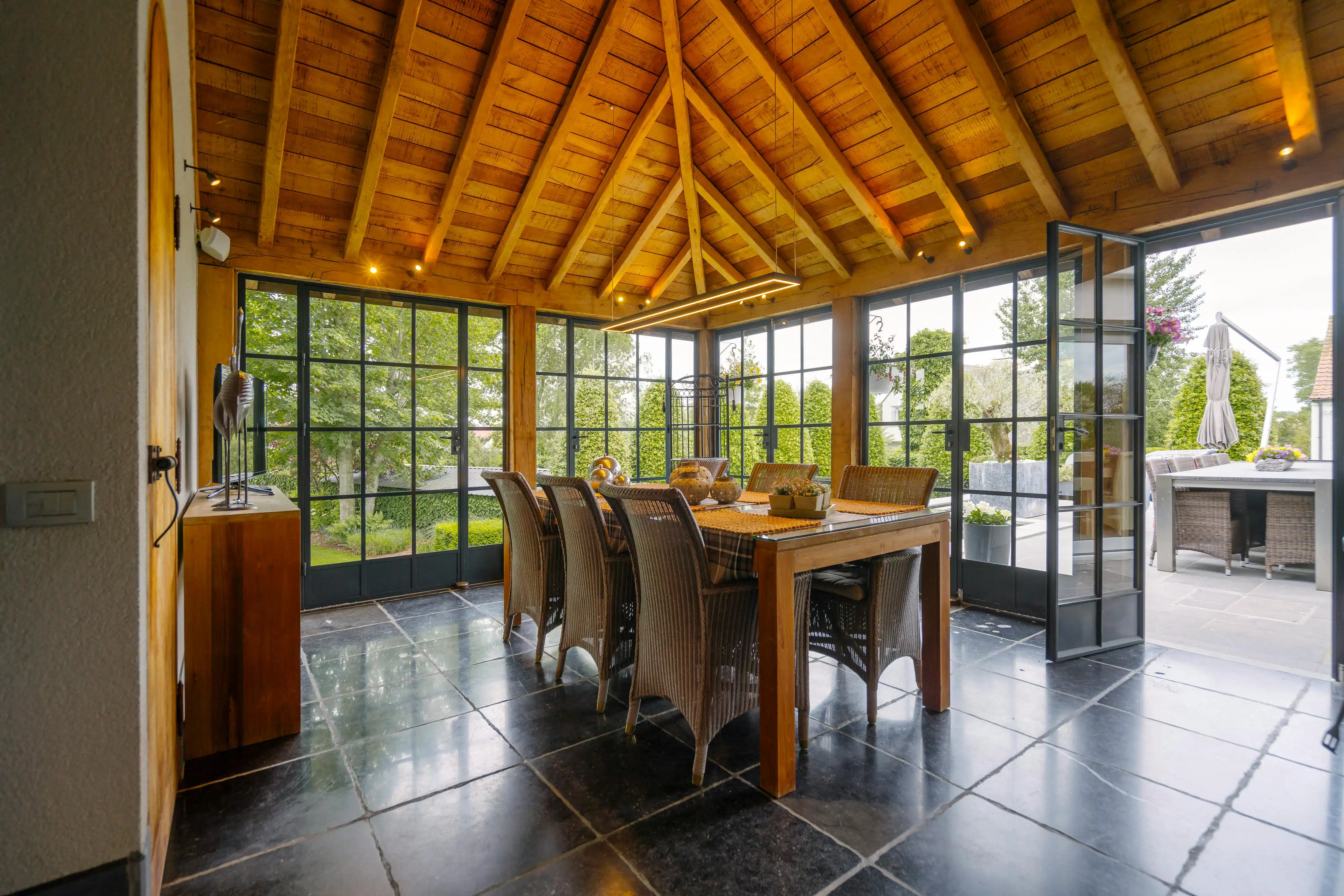 Exclusieve instapklare villa met ruime tuin in Oostduinkerke foto 8