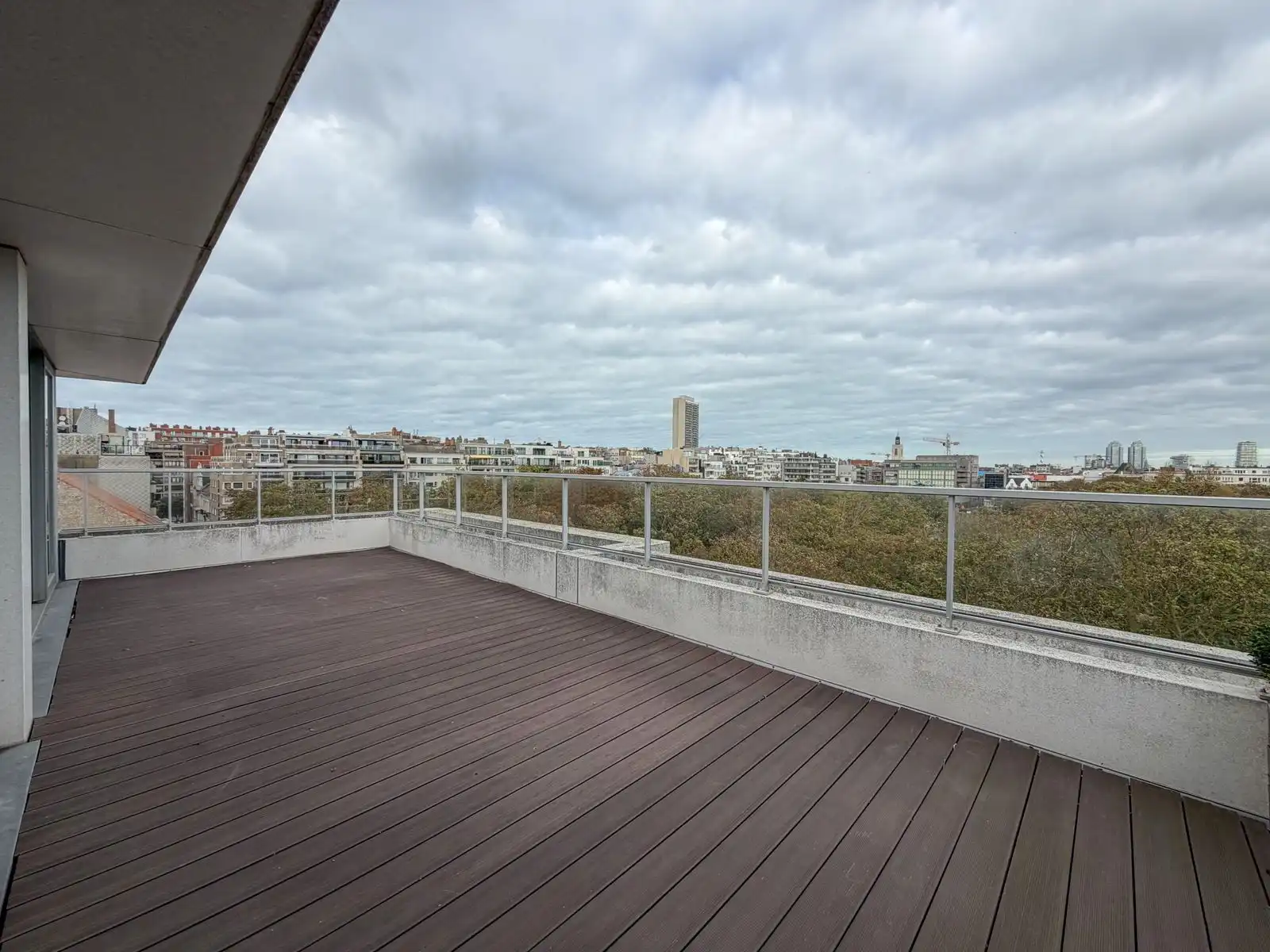 Zeer lichtrijk duplexappartement met twee slaapkamers en ruime terrassen in Oostende foto 9