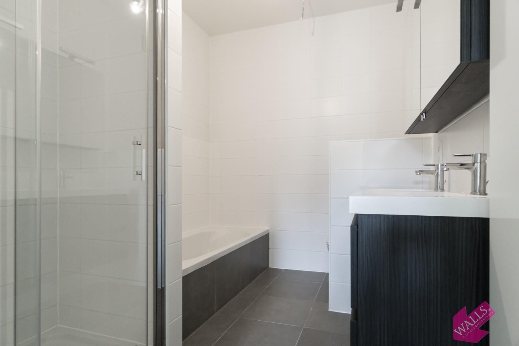 Prachtig nieuwbouwappartement met twee slk,  2 terrassen en autostaanplaats  foto 10